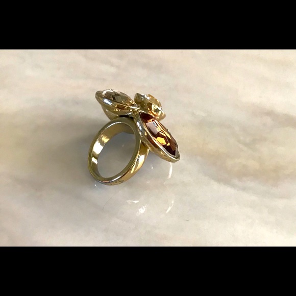 Gold statement ring - Picture 3 of 3